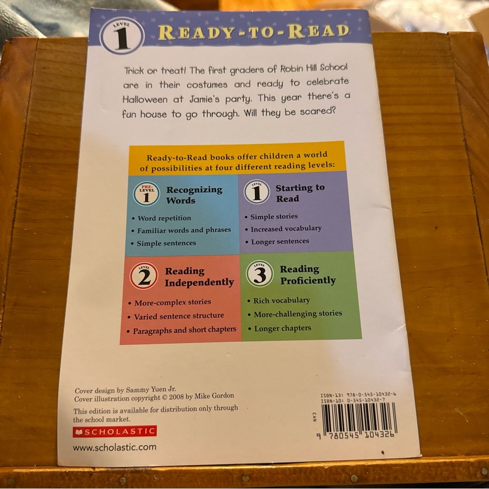 Robin Hill School Halloween Fun Ready to Read Level 1 Children’s Book Scholastic - Picture 2 of 3